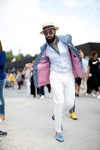 Comment porter un blazer à rayures verticales bleu marine au printemps