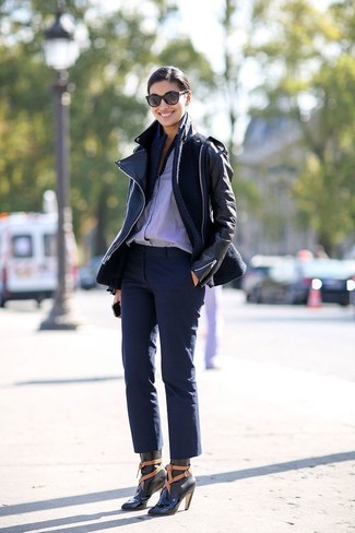 Comment porter un blazer en laine bleu marine