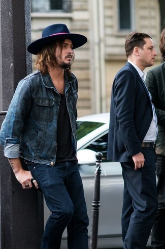 Comment porter un chapeau en laine bleu marine