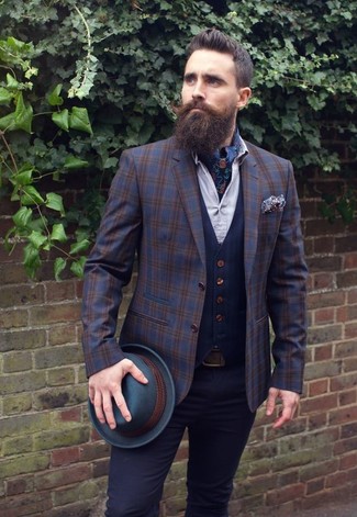 Comment porter un chapeau en laine bleu marine