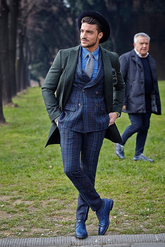 Comment porter un chapeau en laine bleu marine