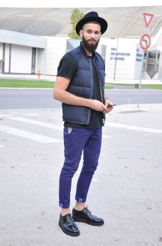 Comment porter un chapeau en laine bleu marine