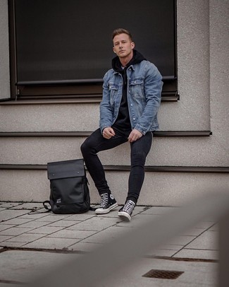 Comment porter un sac à dos en nylon pour un style decontractés en automne