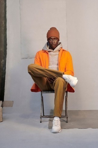 Comment porter une veste-chemise en nylon au printemps