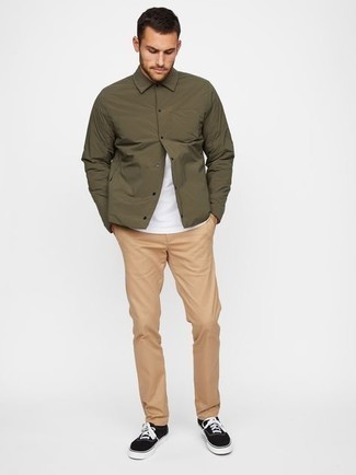 Comment porter une veste-chemise en nylon au printemps
