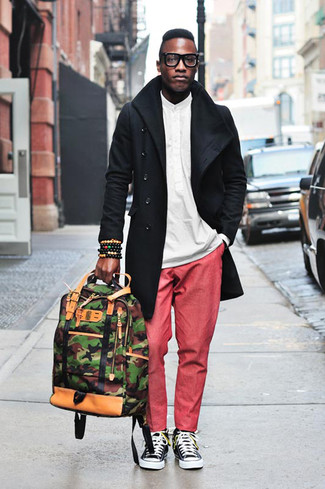 Comment porter un sac à dos olive pour un style chic decontractés quand il fait chaud