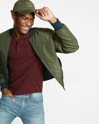 Comment porter une casquette de base-ball olive pour un style decontractés au printemps