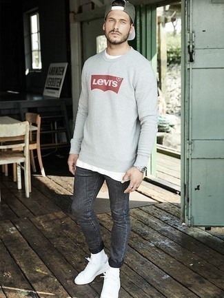 Comment porter une casquette de base-ball olive pour un style decontractés au printemps