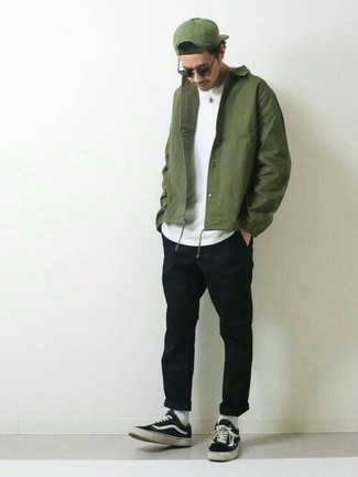 Comment porter une casquette de base-ball olive pour un style decontractés au printemps
