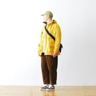 Comment porter une casquette de base-ball olive pour un style decontractés au printemps