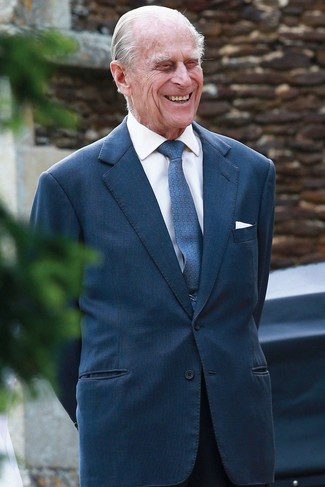 Comment porter un blazer olive après 60 ans