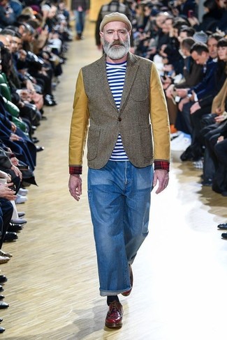 Comment porter un blazer olive après 60 ans