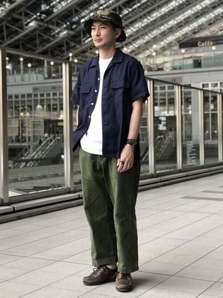 Comment porter un bob camouflage olive