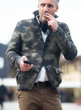 Comment porter une veste en laine camouflage olive au printemps