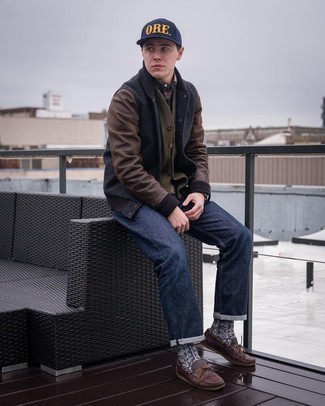 Comment porter un cardigan olive en automne