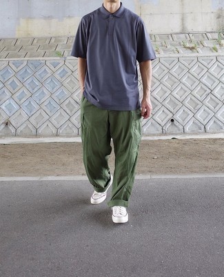 Comment porter un pantalon cargo olive