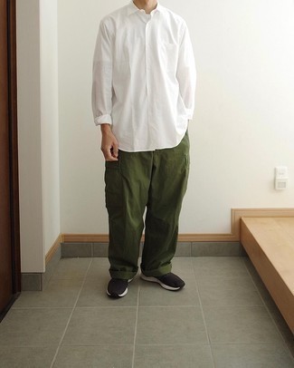 Comment porter un pantalon cargo olive
