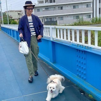 Comment porter un pantalon cargo olive