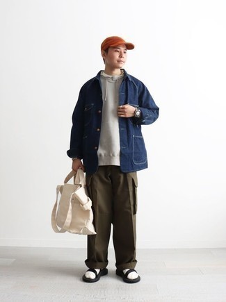 Comment porter un pantalon cargo olive à l'adolescence