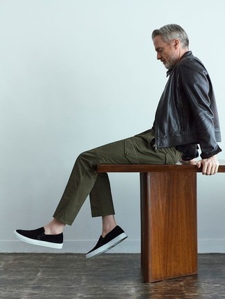 Comment porter un pantalon cargo olive