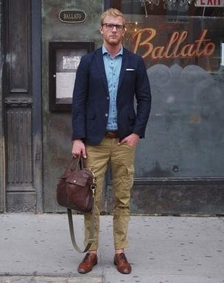 Comment porter un pantalon cargo olive