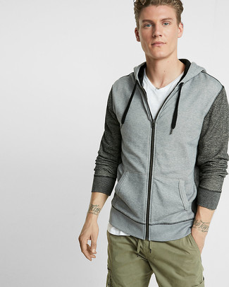 Comment porter un pantalon cargo olive