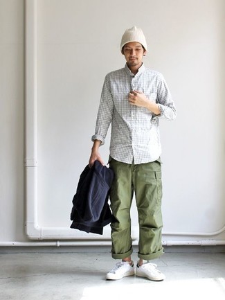 Comment porter un pantalon cargo olive