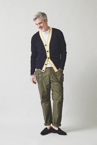 Comment porter un pantalon cargo olive après 50 ans