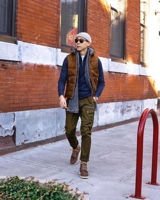 Comment porter un pantalon cargo olive