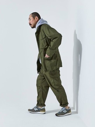 Comment porter un pantalon cargo olive