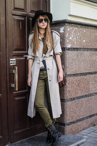 Comment porter un pantalon chino olive