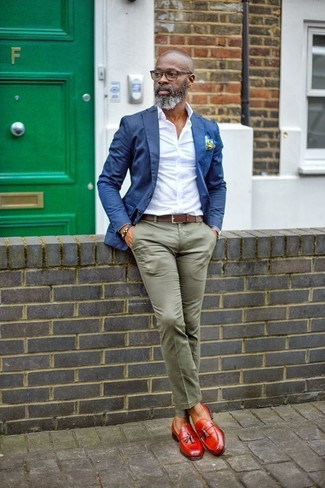 Des slippers à porter avec un pantalon chino olive