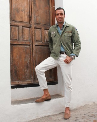 Comment porter une veste brodée olive pour un style chic decontractés quand il fait chaud