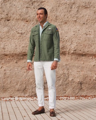 Comment porter une veste brodée olive pour un style chic decontractés quand il fait chaud