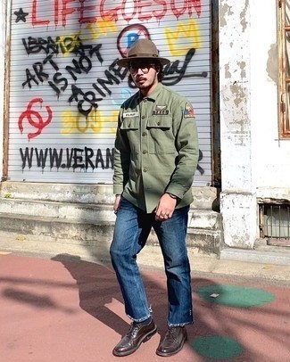 Comment porter une veste brodée olive en automne