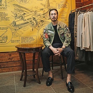Comment porter une veste brodée olive en automne