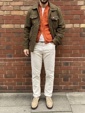 Comment porter une veste style militaire olive quand il fait frais