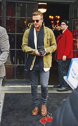 Comment porter une veste style militaire olive quand il fait chaud