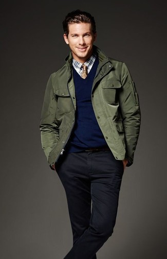 Comment porter une veste style militaire olive quand il fait chaud