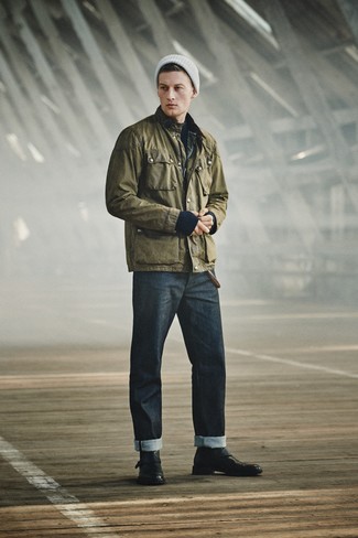 Comment porter une veste style militaire olive quand il fait chaud