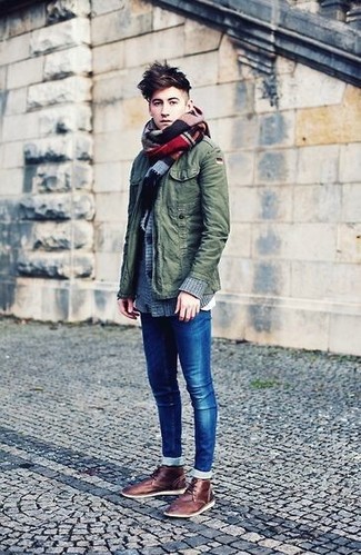 Comment porter une veste style militaire olive quand il fait chaud