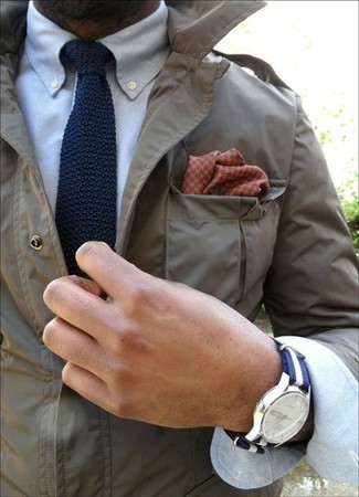 Comment porter une veste style militaire olive quand il fait chaud