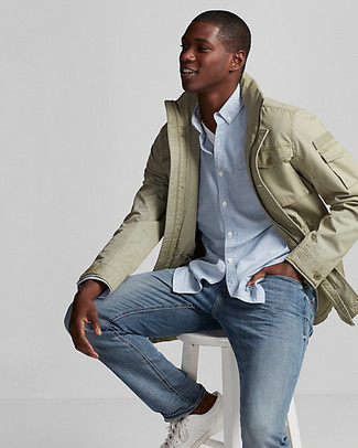 Comment porter une veste style militaire olive quand il fait chaud