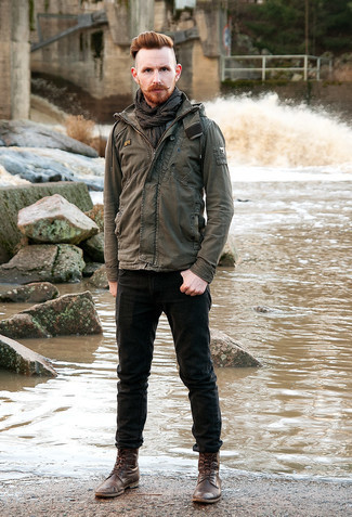 Comment porter une veste style militaire olive quand il fait chaud