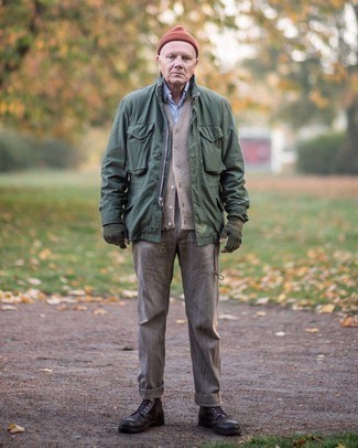 Comment porter une veste style militaire olive quand il fait frais