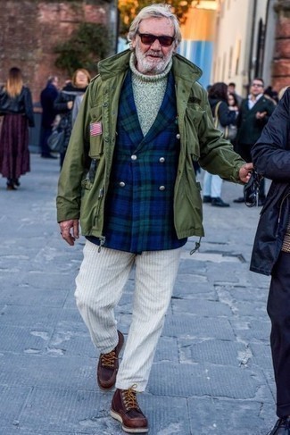 Comment porter une veste style militaire olive quand il fait frais