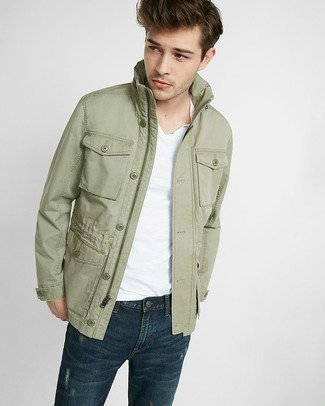 Comment porter une veste olive pour un style decontractés au printemps
