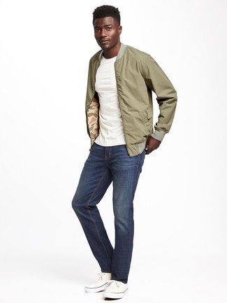 Comment porter une veste olive pour un style decontractés au printemps