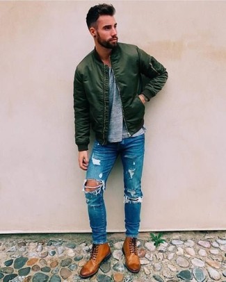 Comment porter une veste olive pour un style relax quand il fait chaud
