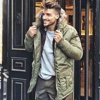 Comment porter une veste olive pour un style decontractés en hiver